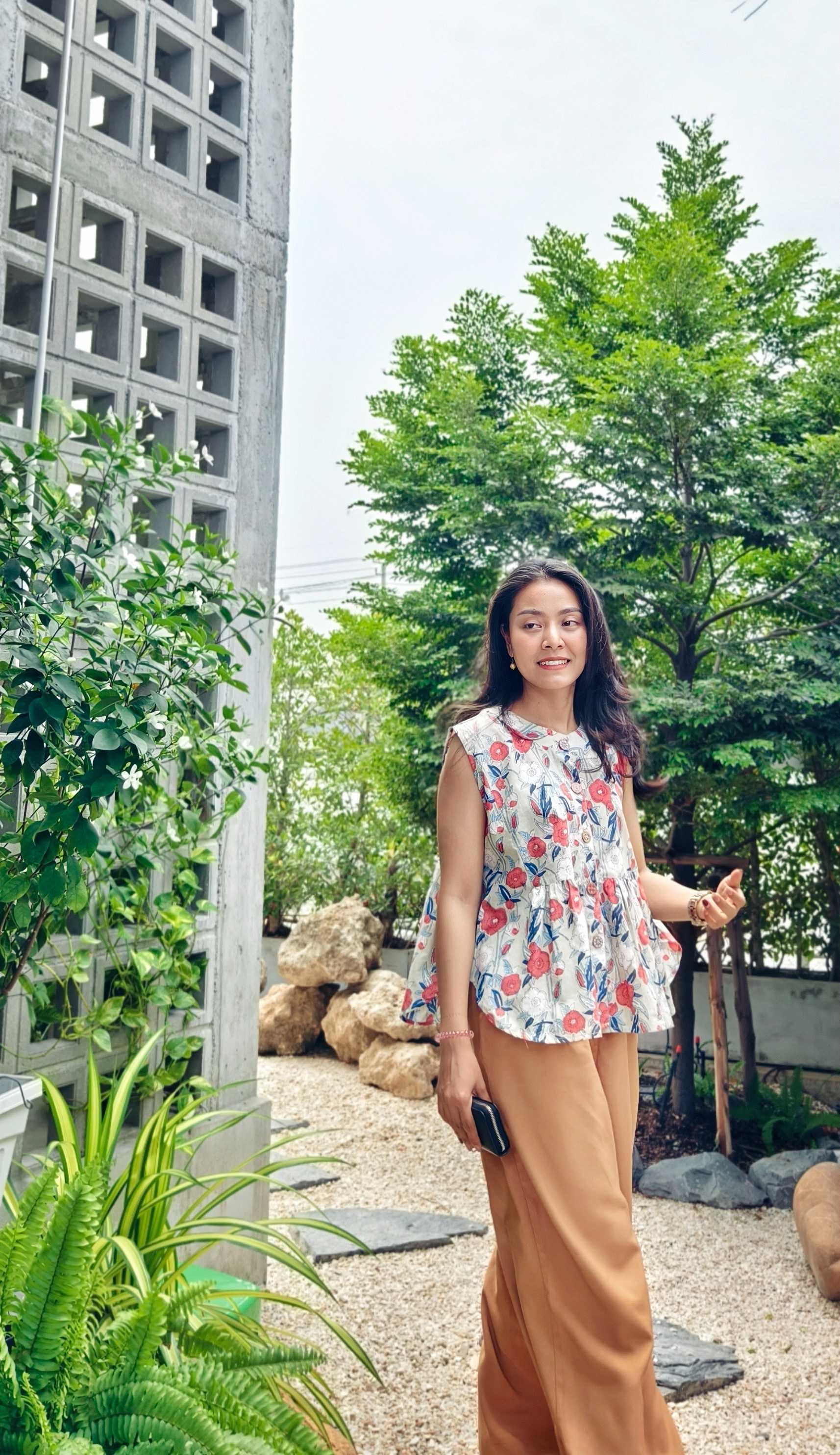 Lulla collection เสื้อแขนกุด ชายระบาย- เป็นเสื้อทรงcute ที่ร้านเราขายดีมาก