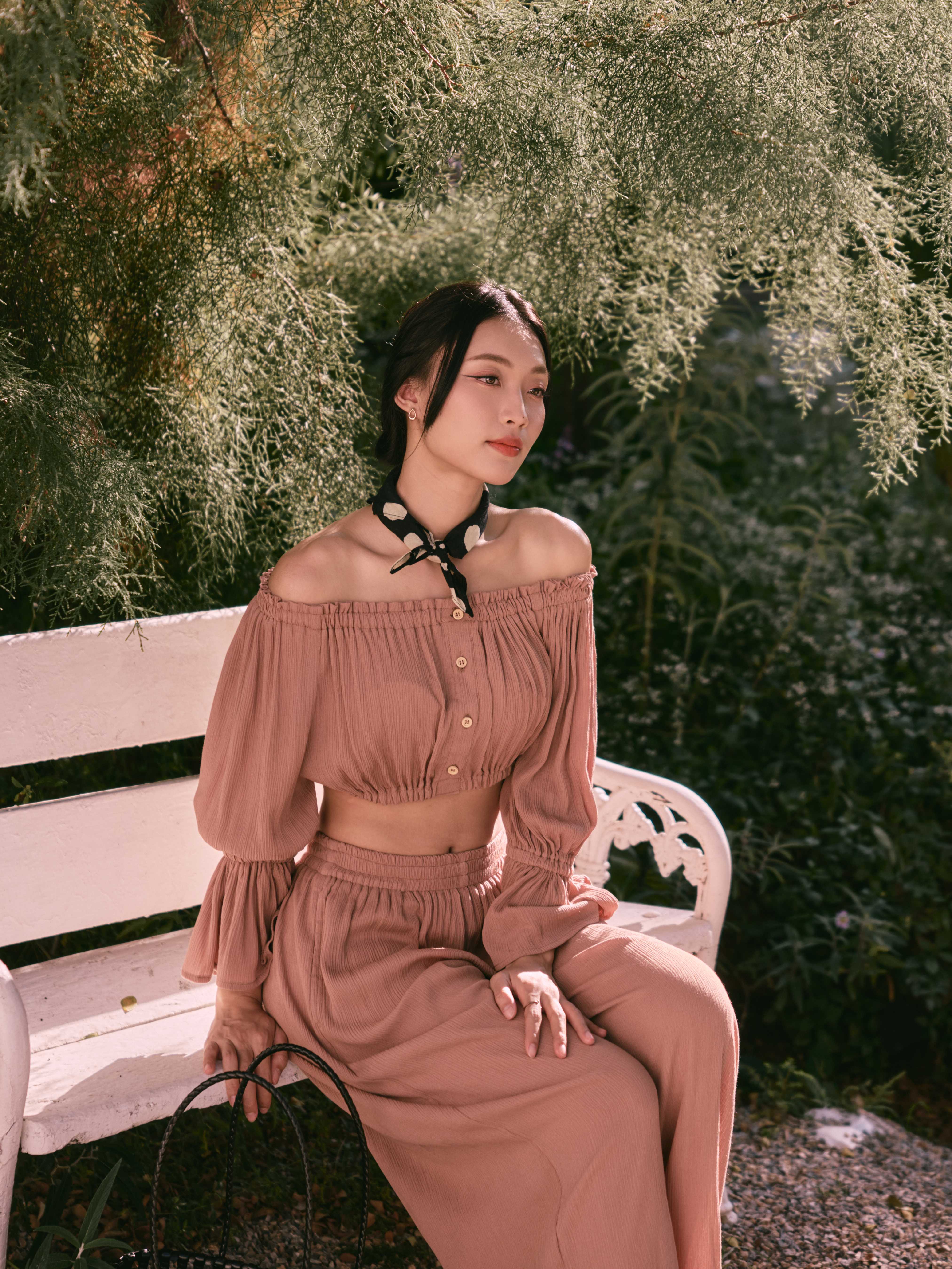 Valentine วาเลนไทน์ เสื้อครอปปาดไหล่แขนระบาย