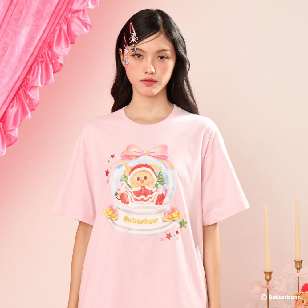 เสื้อยืดโอเวอร์ไซส์ สโนว์โกลบดรีม (Snowglobe Dream Oversized T-Shirt)