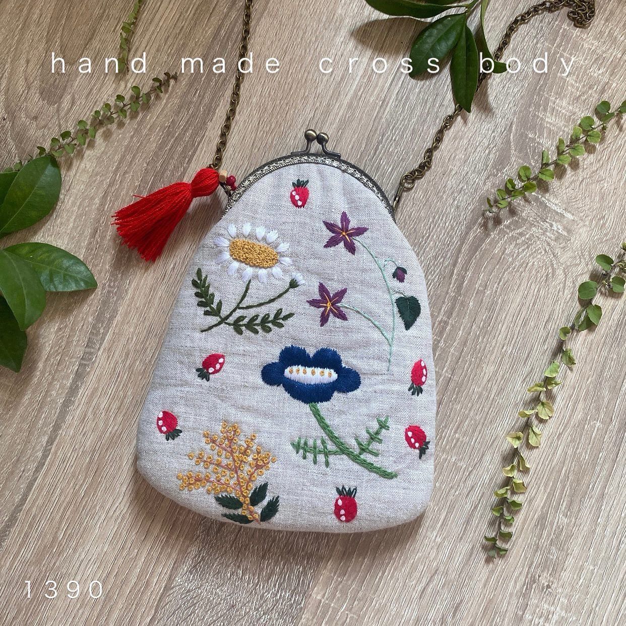 🌼กระเป๋าสะพายโซ่ปักดอกไม้ ( ปัก 1 ด้าน )