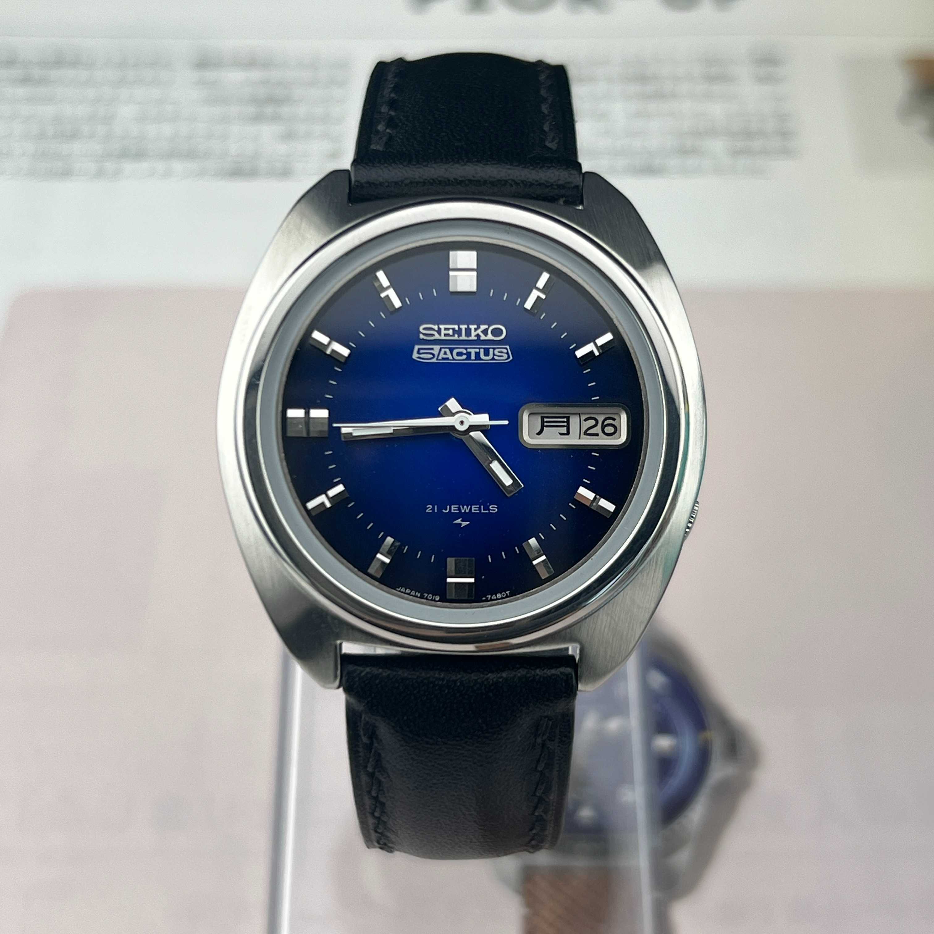 Vintage Seiko 5Actus Automatic 21Jewels Navy Gradient Dial Ref.7019-7350 Days/Date Kanji Japan 1974