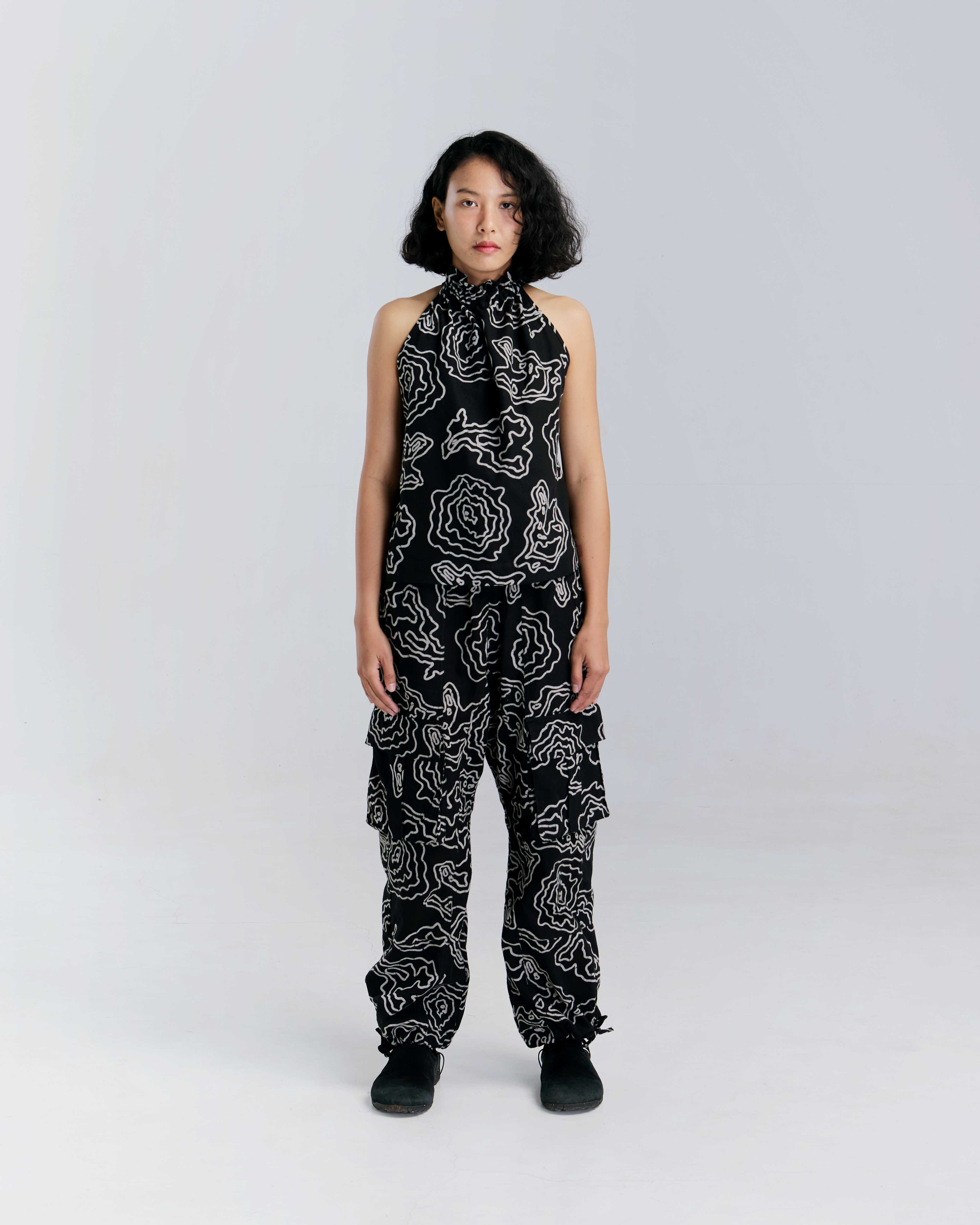 Doi Black Momo Tops