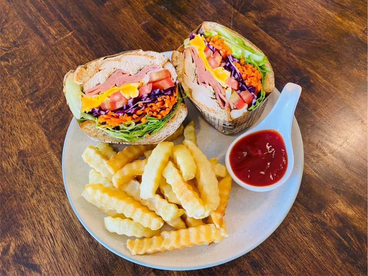 Club Sanwich + french Fried