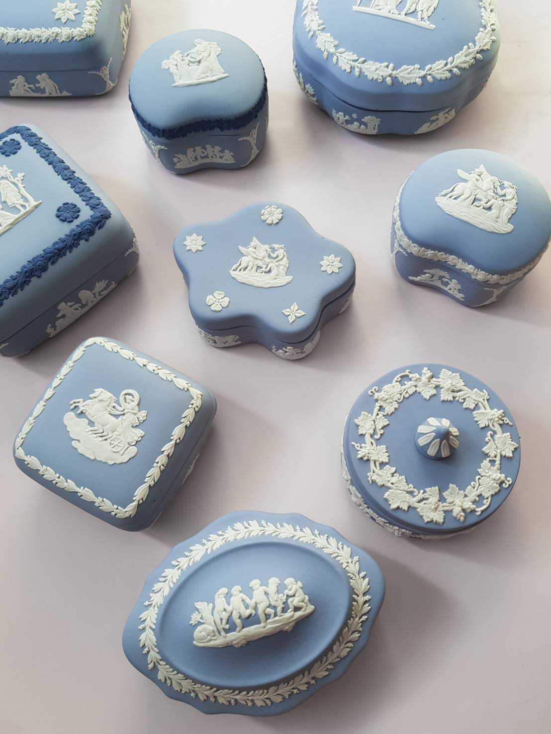 ตลับเซรามิกมีฝาปิดรูปทรงน่ารัก ใส่เครื่องประดับ Vintage Wedgwood Jasperware lidded trinket box Blue