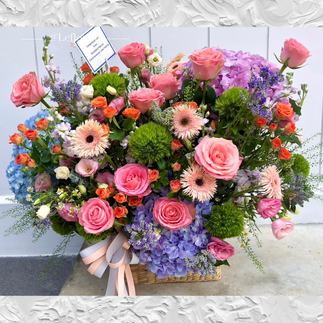 กระเช้าดอกไม้ Elegant Grace 25