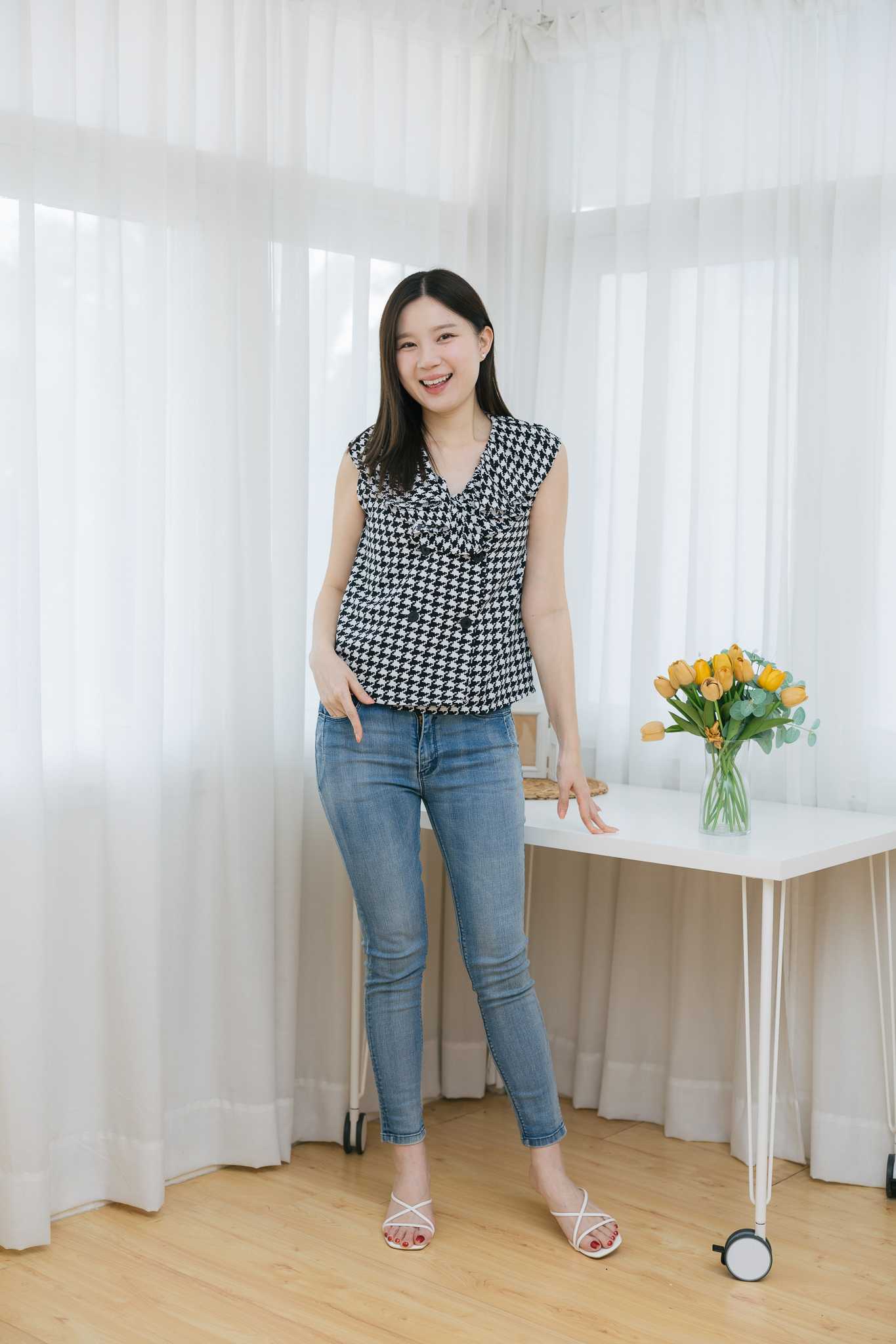 เสื้อให้นมBlack shinori  blooming top