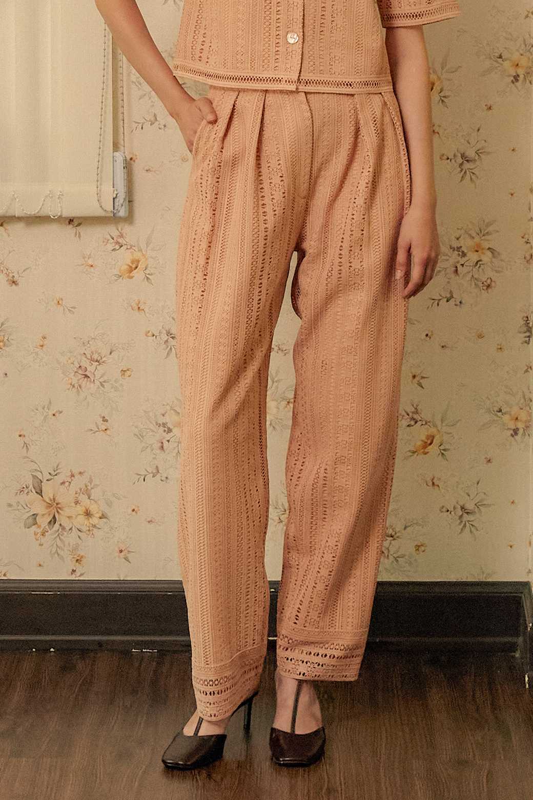 (สินค้าใหม่ !! พรีออเดอร์ 7 วัน ) Perana กางเกงลูกไม้ Iris Pants (สีชมพู Pink )