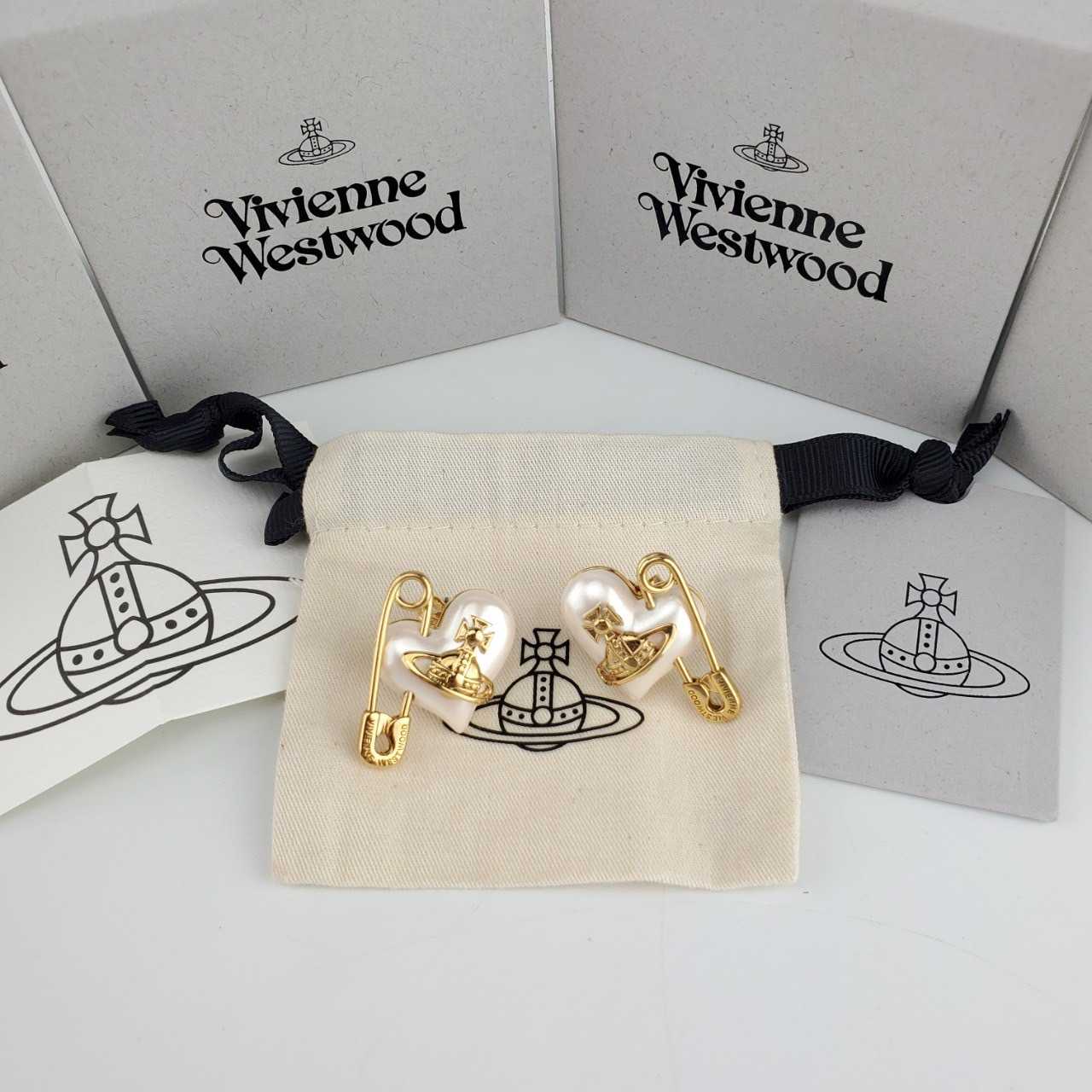 ต่างหู Vivienne Westwood รุ่น Orietta Pearl Earrings