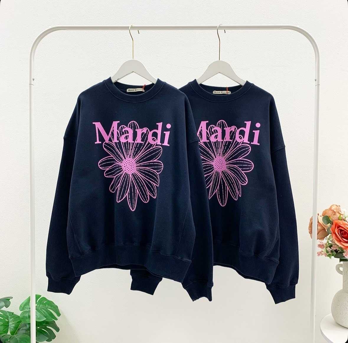 พร้อมส่ง Mardi Flower Sweatshirt (Navy Lavender)