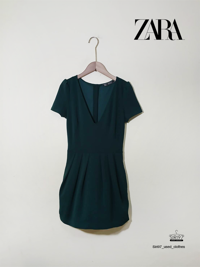 เดรสกางเกงคอกลมกล้าม ZARA สีเขียว กระดุมและซิปดานหลัง สภาพ85%