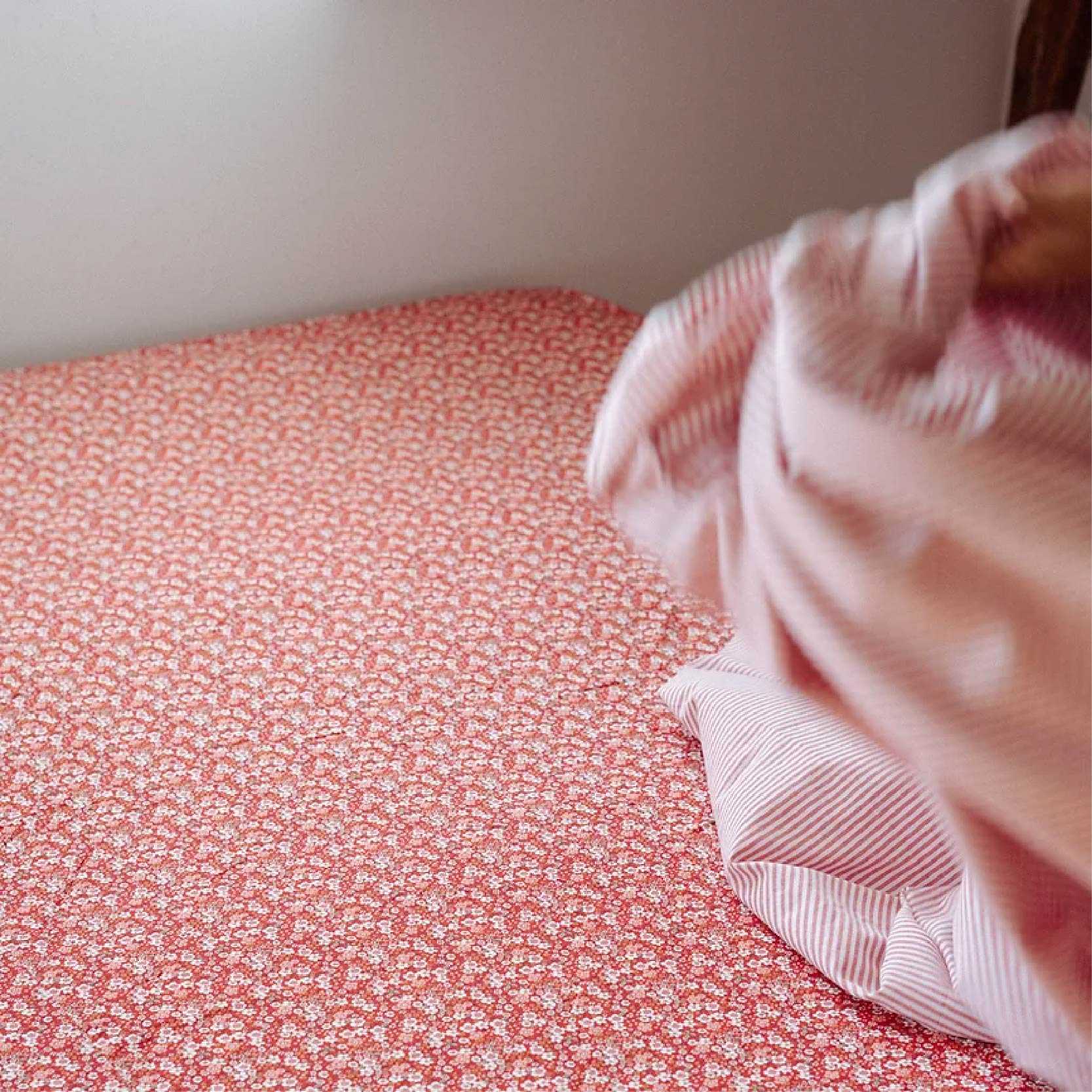 ผ้าปูที่นอนลายดอกหลากสี Fleur Bed Sheet in Multiple Patterns (Made to Order)