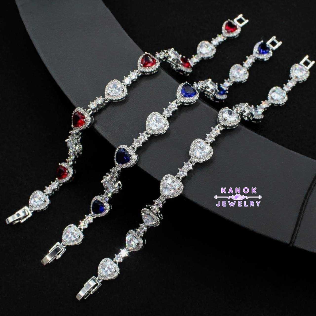 Kanok Jewelry /สร้อยข้อมือประดับเพชรสังเคราะห์ CZ  / จัดส่งฟรี EMS /B009