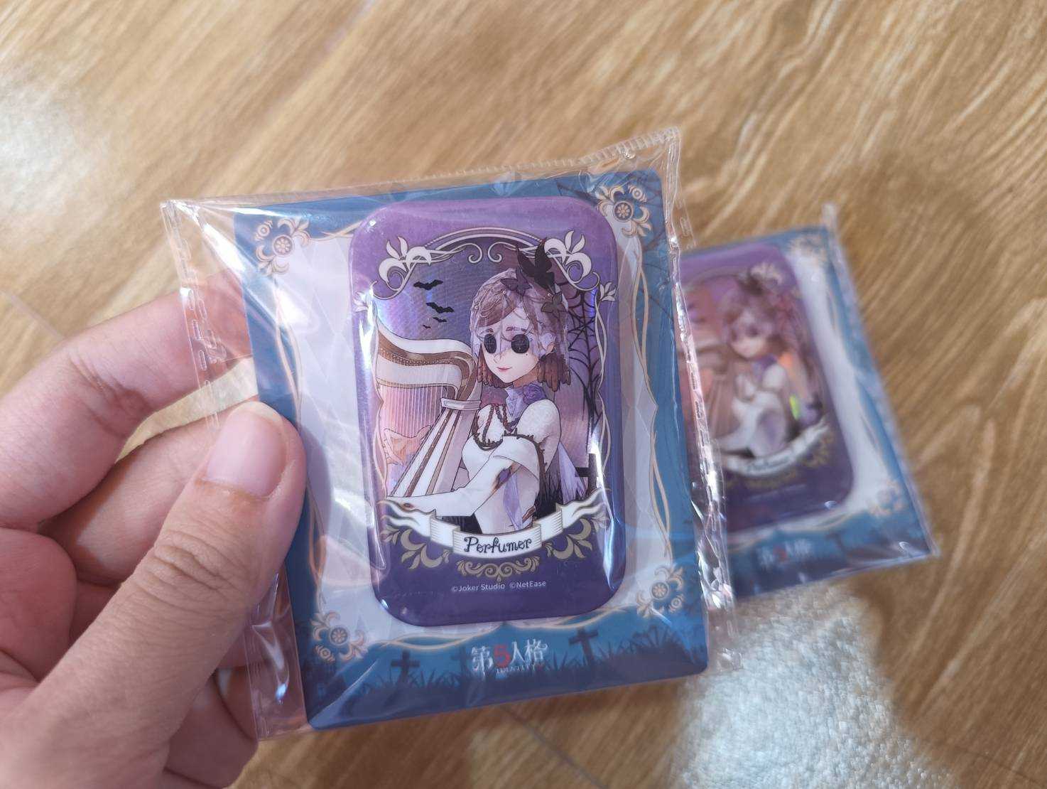 เข็มกลัดคอนเสิร์ตฮาโลวีน CN -  เวร่า