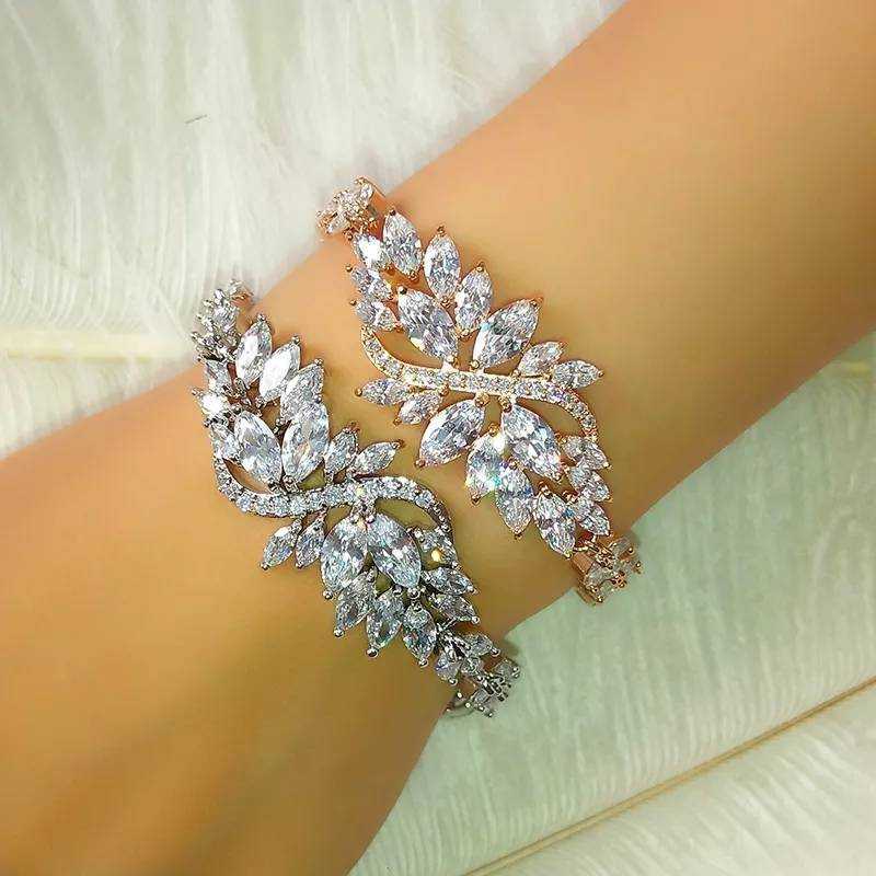 Kanok Jewelry /สร้อยข้อมือประดับเพชรสังเคราะห์ CZ  / จัดส่งฟรี EMS /   B003