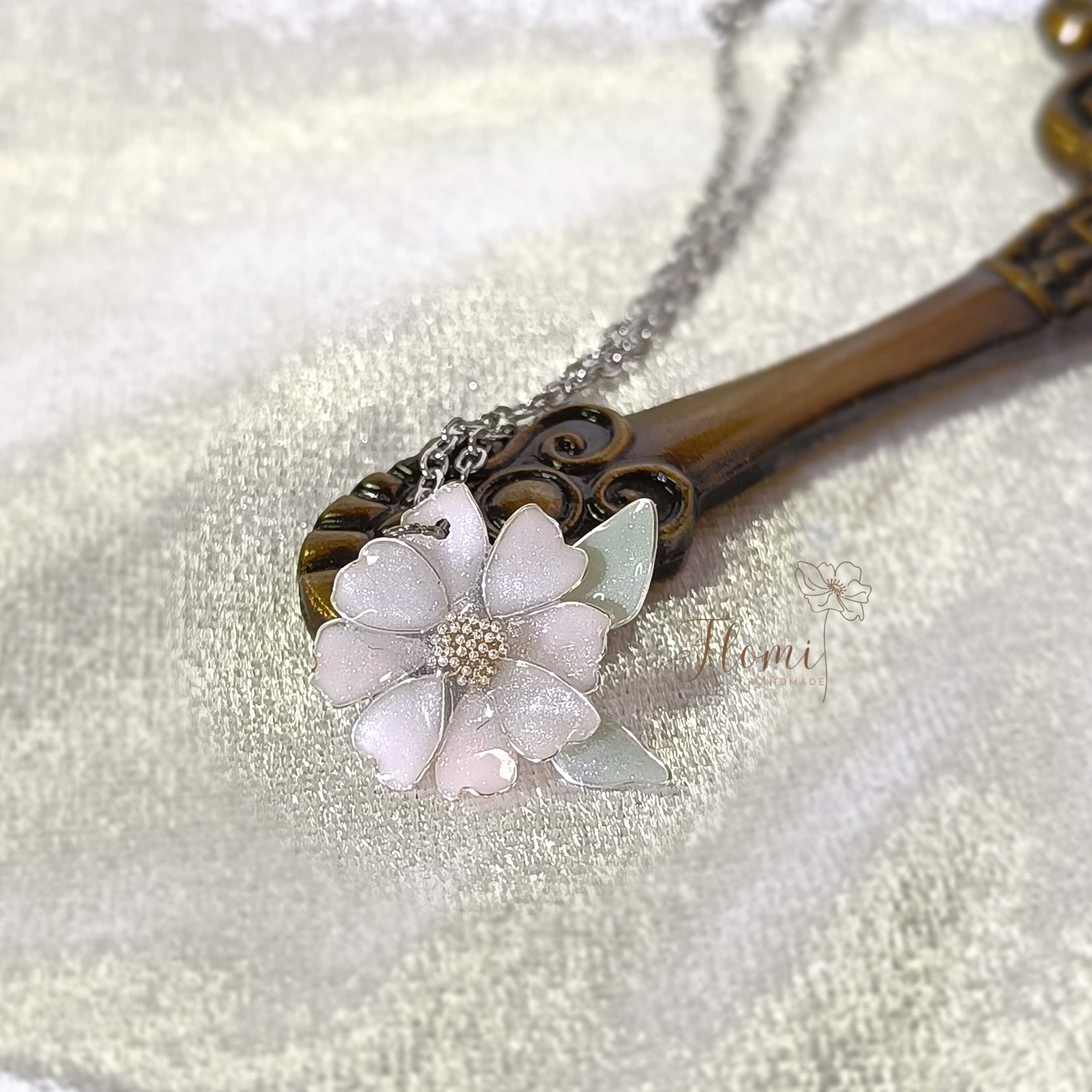 Marguerite Necklace