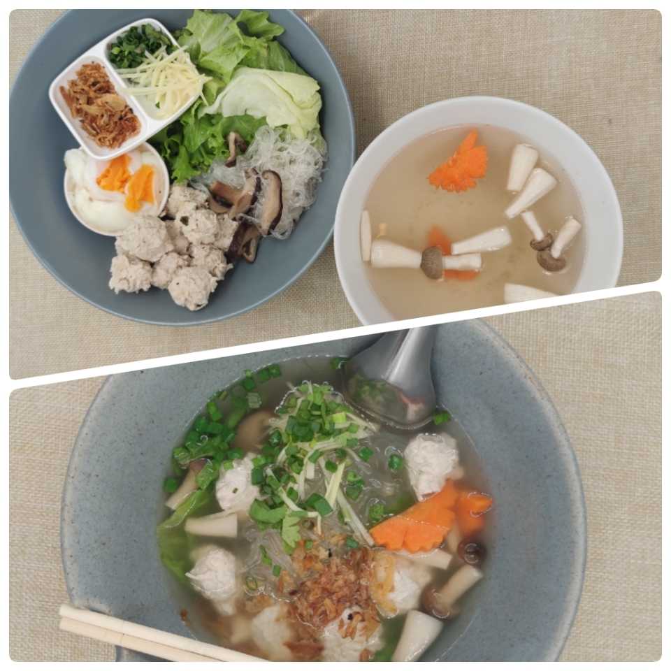ซุปวุ้นเส้นกับไก่ก้อน/หมูก้อน ใส่ไข่ (ลูกค้าระบุเนื้อสัตว์มาในกล่องข้อความ)