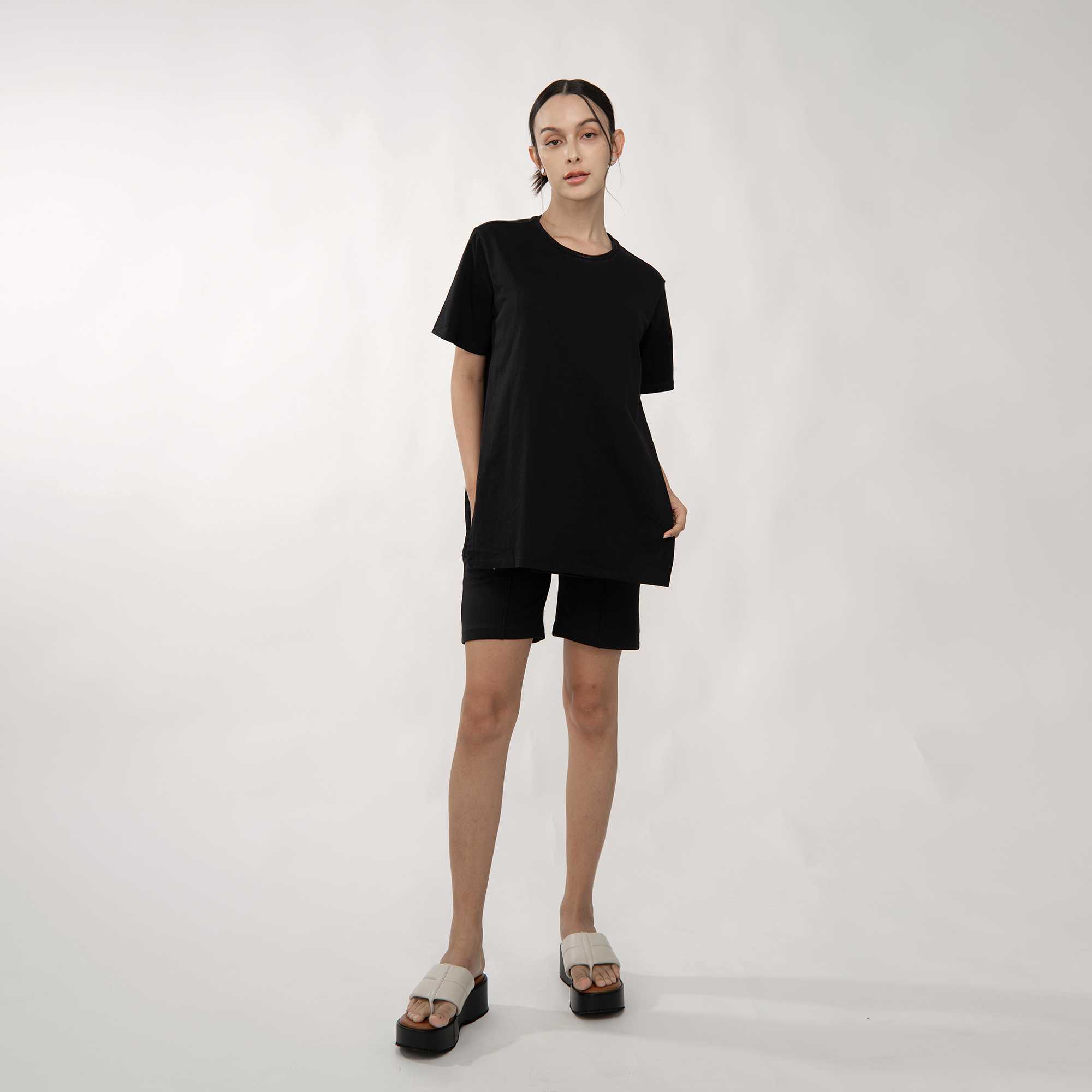 QueenCows เสื้อให้นม Jona T-Shirt (Black)