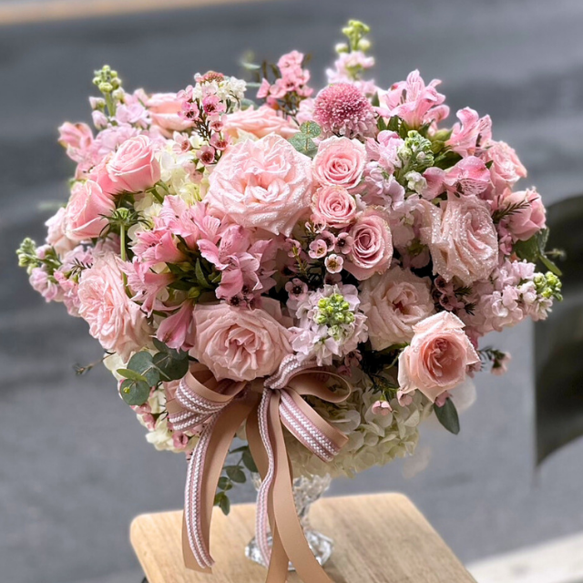 แจกันดอกไม้สด Blooming Elegance 12