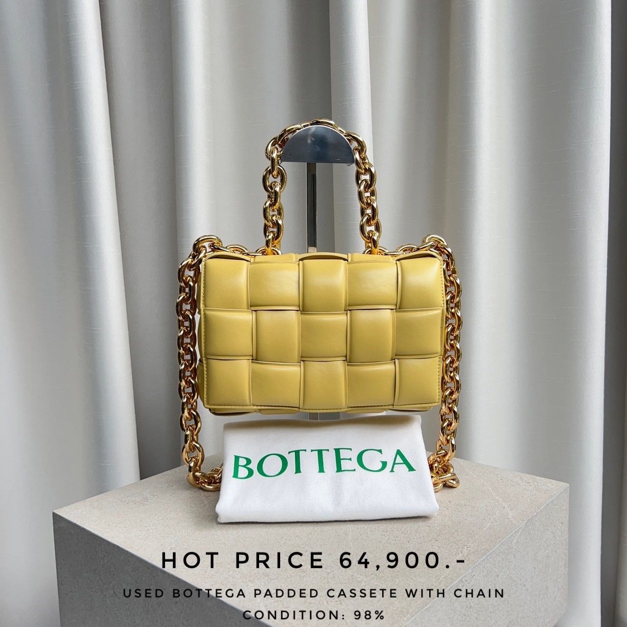 USED BOTTEGA PADDED CASSETE WITH CHAIN