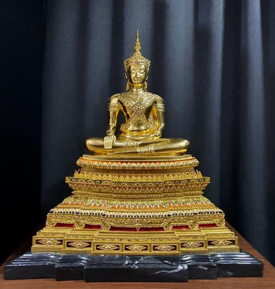 ผลงาน : พระพุทธรูปพิมพ์ทรงเครื่องใหญ่อยุธยา มงคลชีวิตพิชิตมาร  ขนาด : หน้าตัก 9 นิ้ว