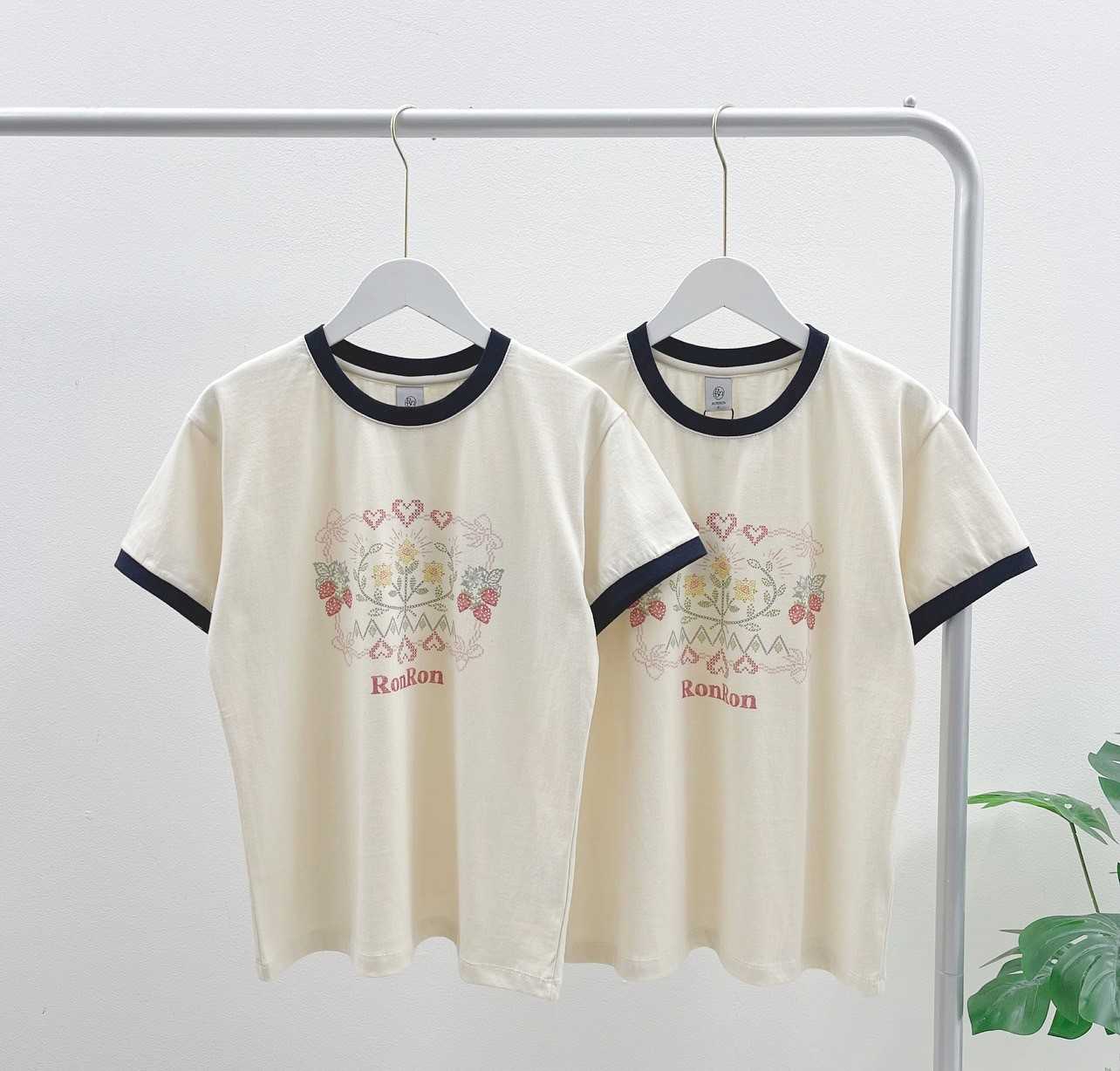 Ronron Cross Stitch Rasberry Ringer T-Shirt (Beige)