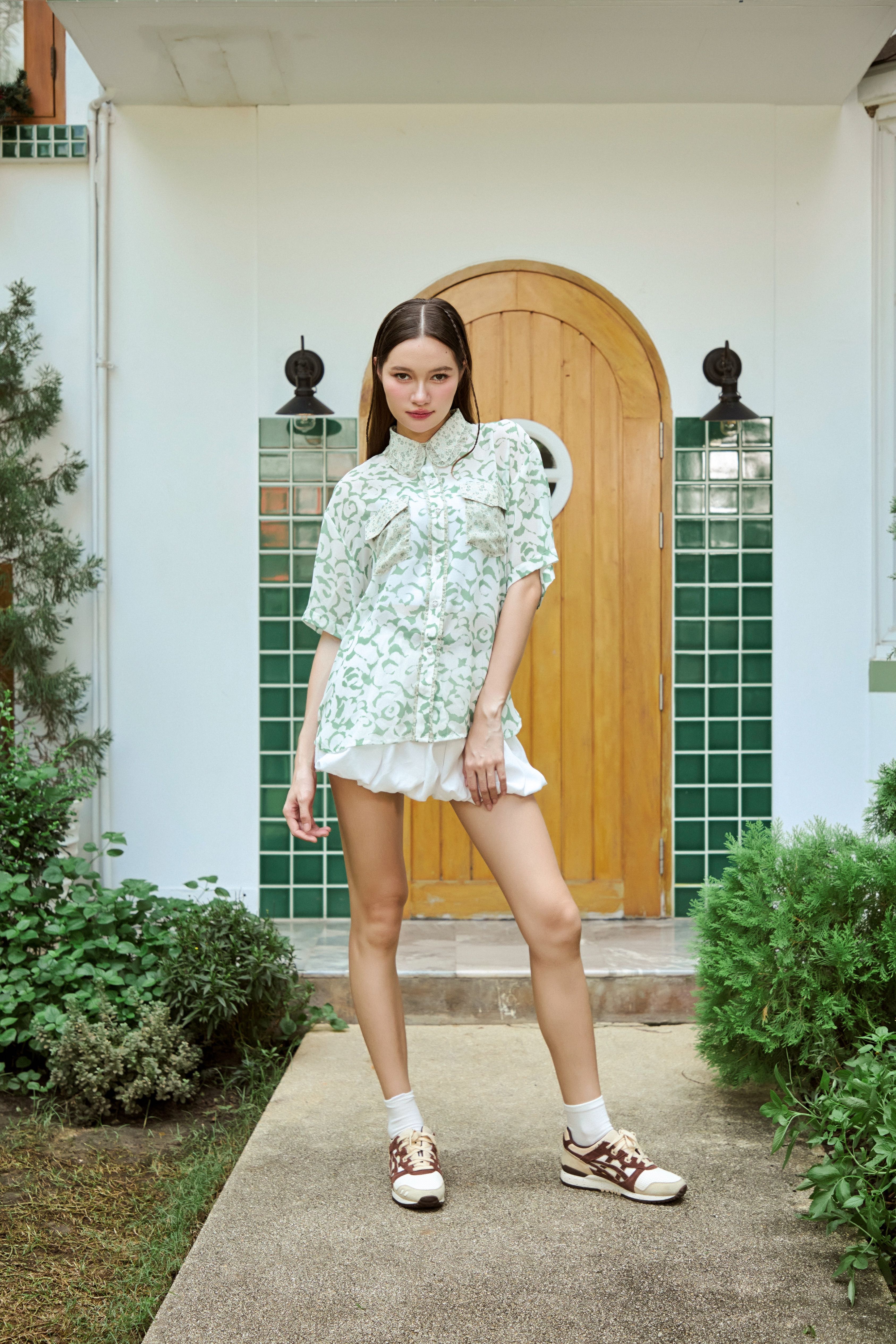 Chita studio-Beauty in bloom เสื้อเชิ้ตแขนสั้นผ้าชีฟอง
