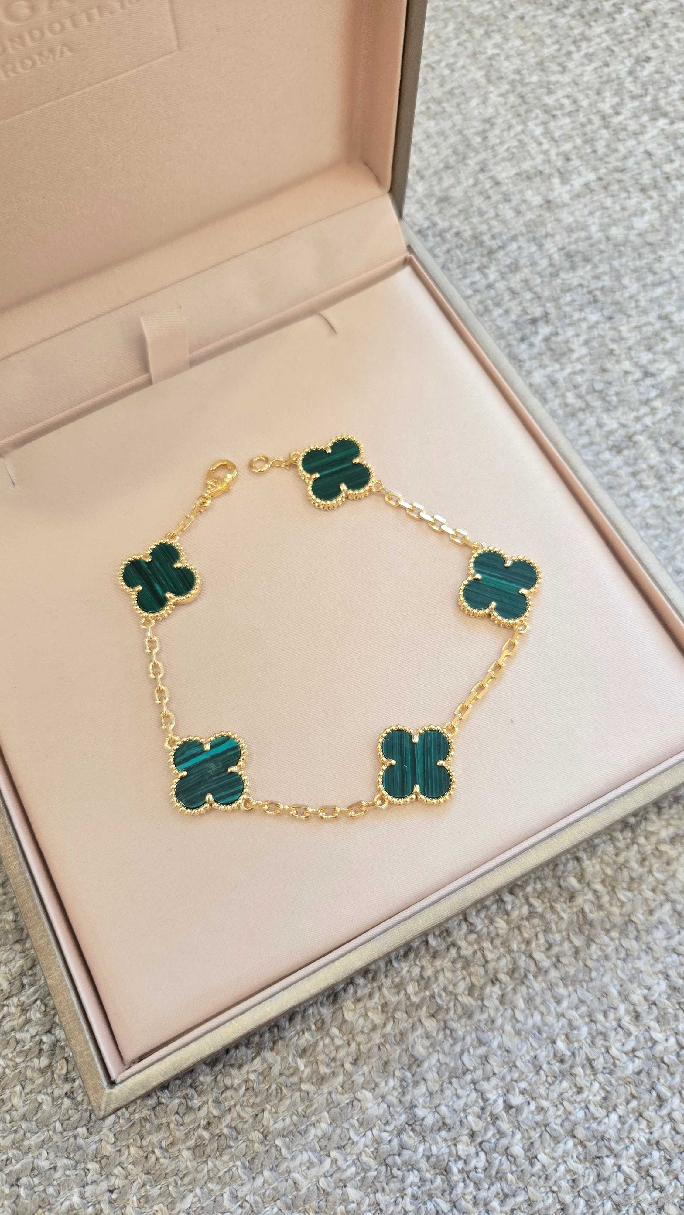 ข้อมือ เขียว ทอง