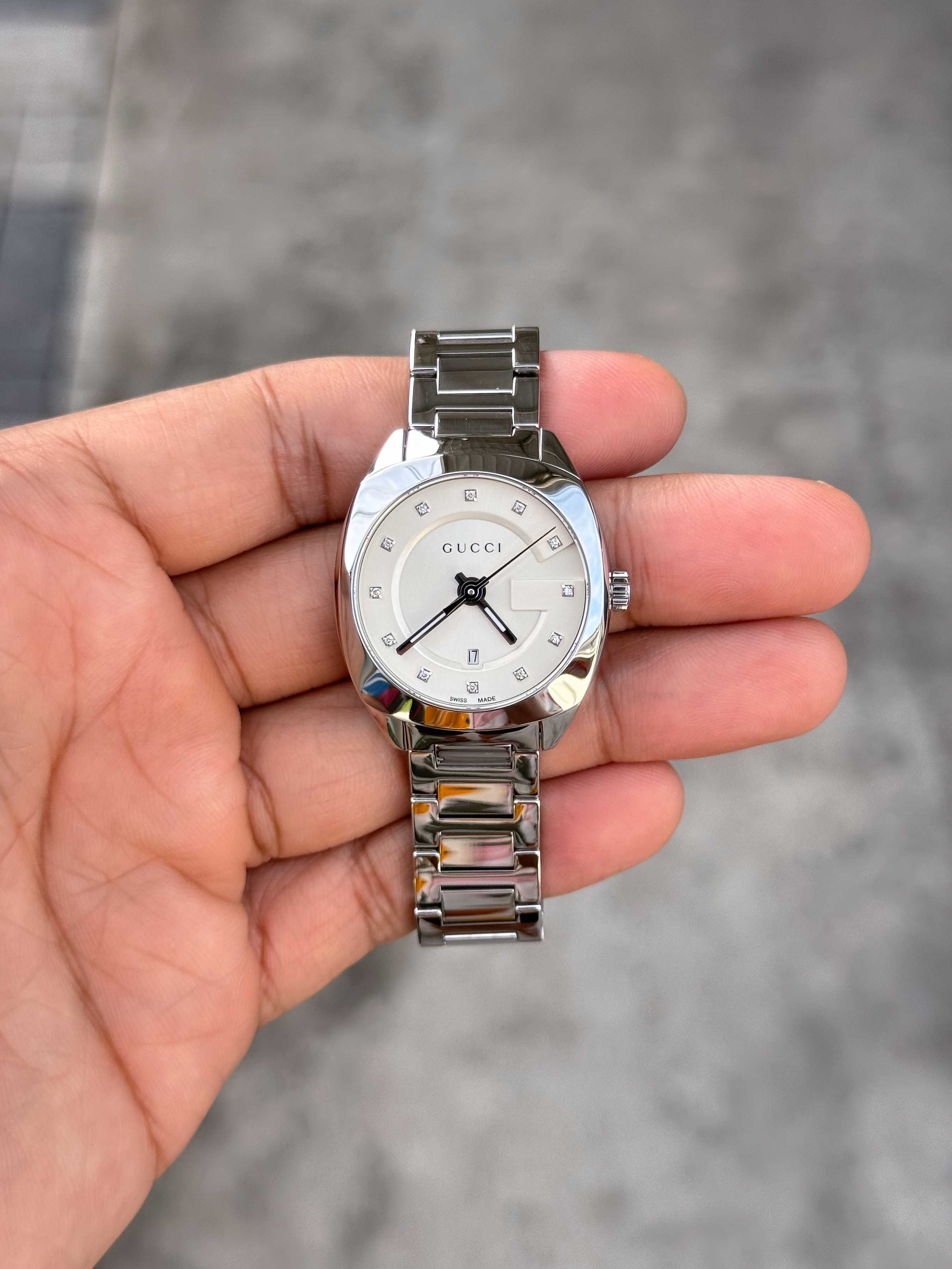 Gucci GG2570 Diamond Lady Size Quartz หน้าขาว หลักเพชร