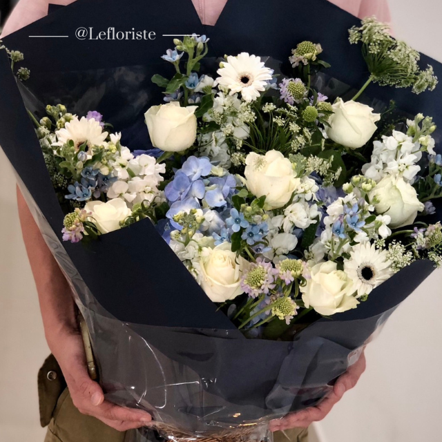 ช่อดอกไม้สด  Blooming Elegance 30