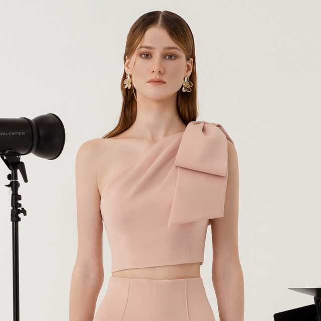 PF23 | ONE-SHOULDER BOW CROPPED TOP