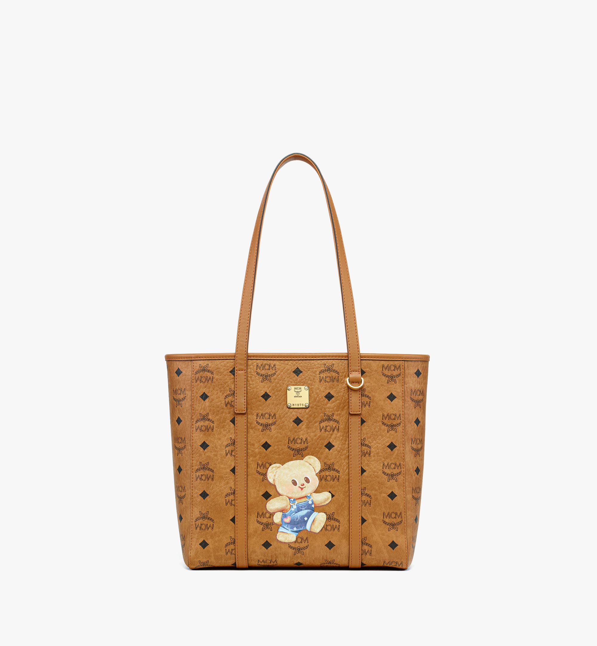 SMALL MCM X BUTTERBEAR TONI TOP ZIP SHOPPER สินค้าจัดส่งหลังวันที่ 3 ก.ค.’68 เวลา 17.00 น.