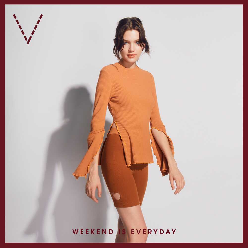 Vick's Long Sleeve Side Slit Blouse เสื้อแขนยาว ผ่าข้าง