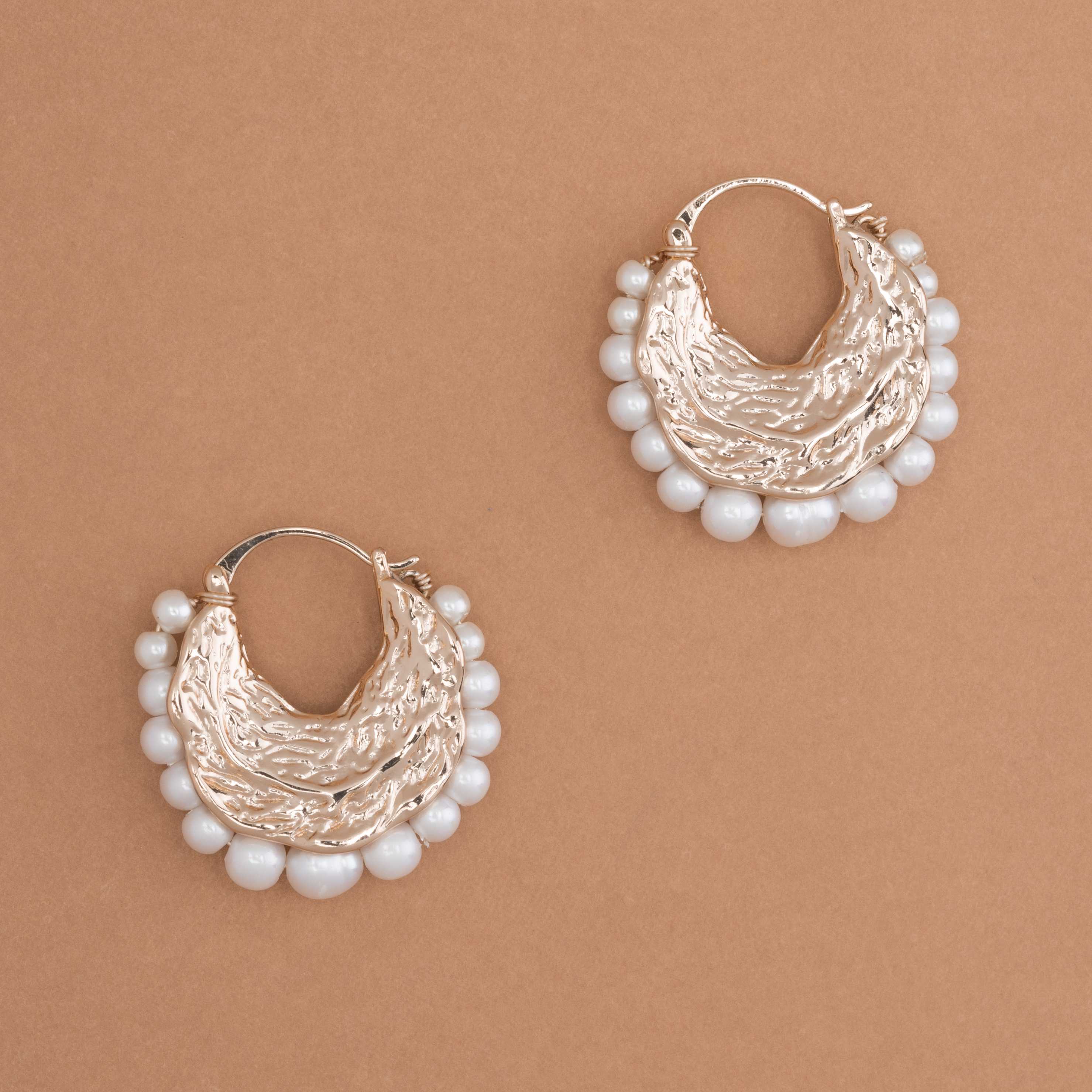 WHITE PEARL BRUSHED METAL EARRINGS