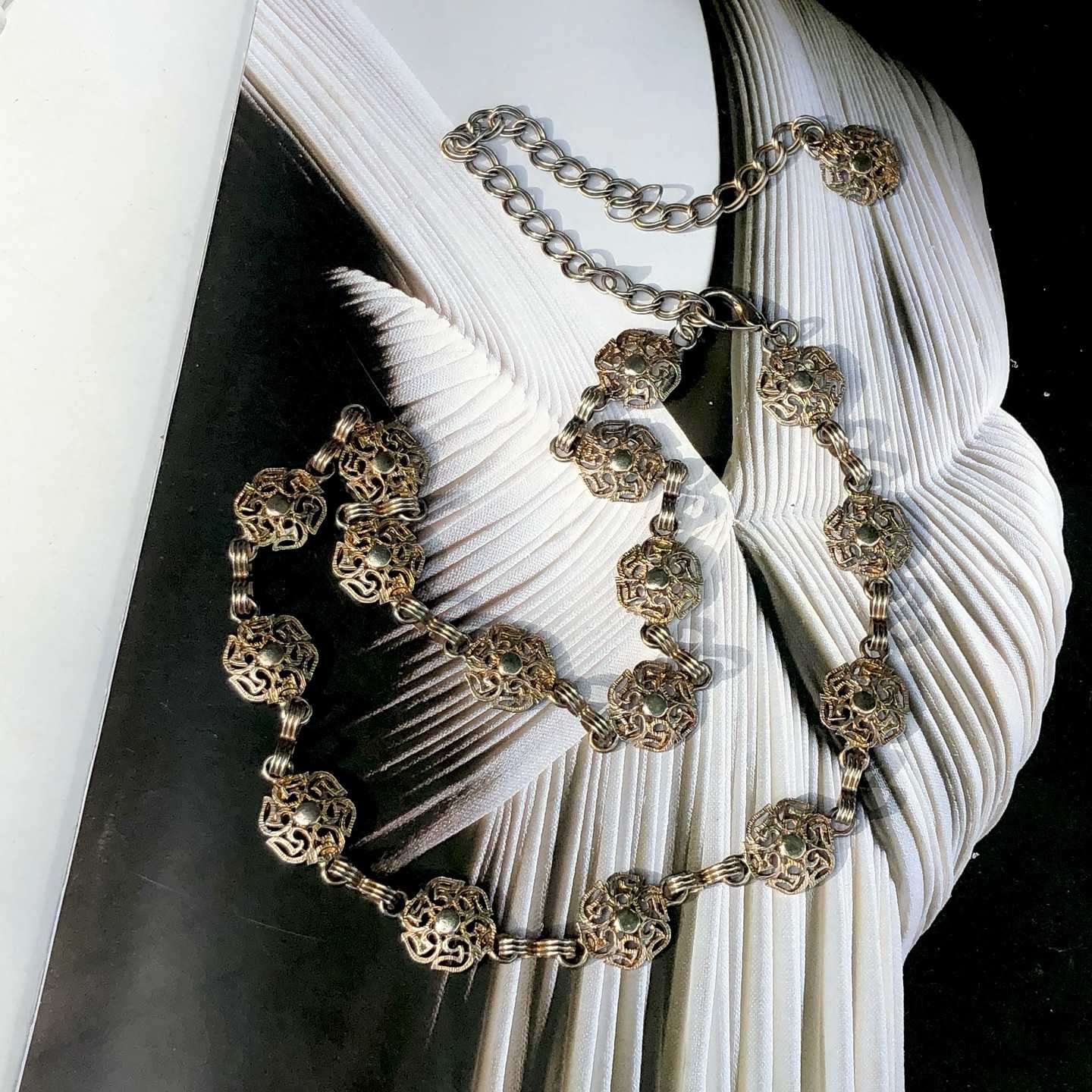 Vintage Antique Silver-tone Flower Sign Belt & Necklace 🩶🏵️⛓️ เข็มขัดวินเทจเส้นเก๋ดีไซน์สวยคลาสสิค