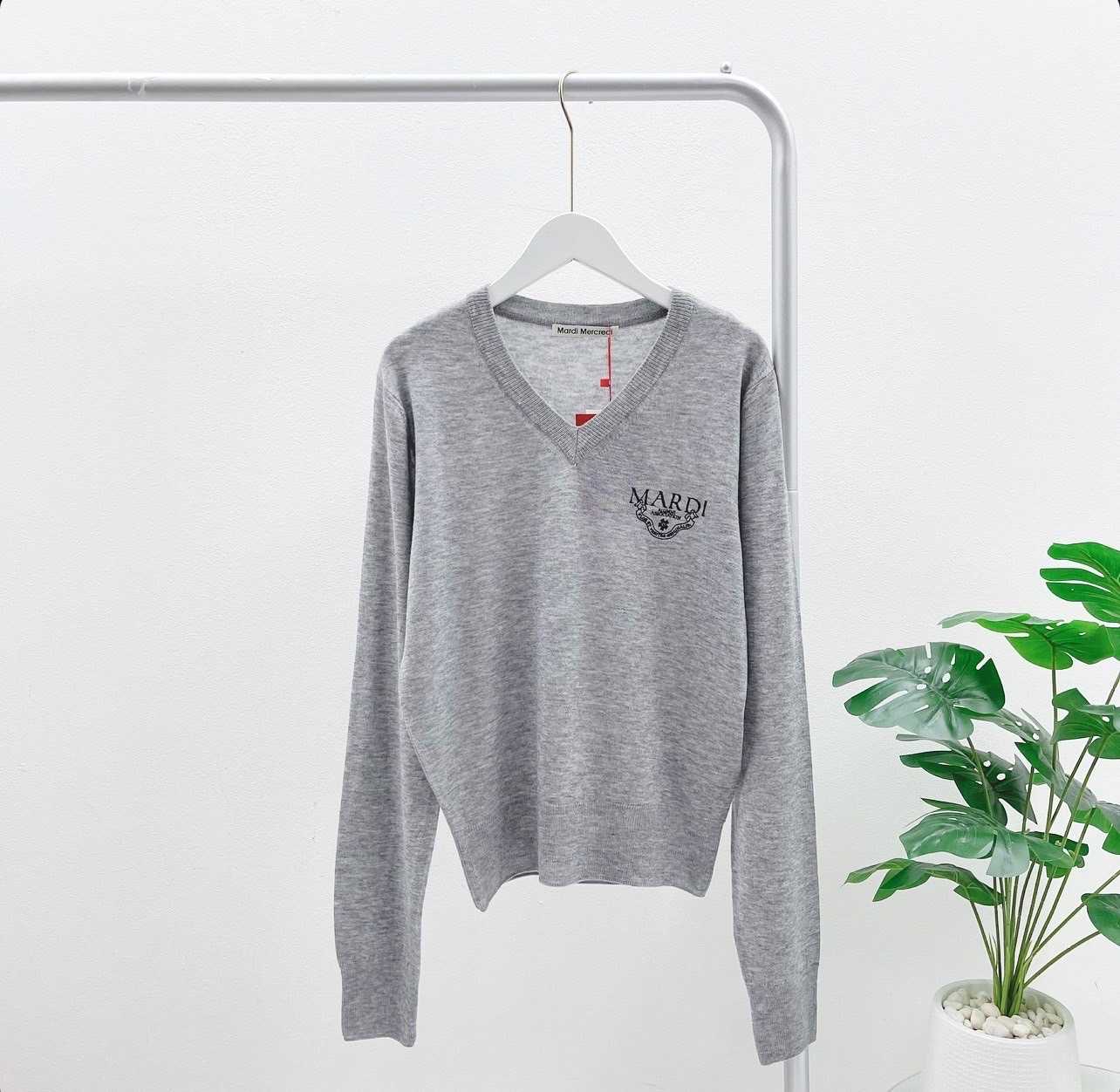Mardi WOOL CROPPED V NECK ALUMNI  (GREY /BLACK)