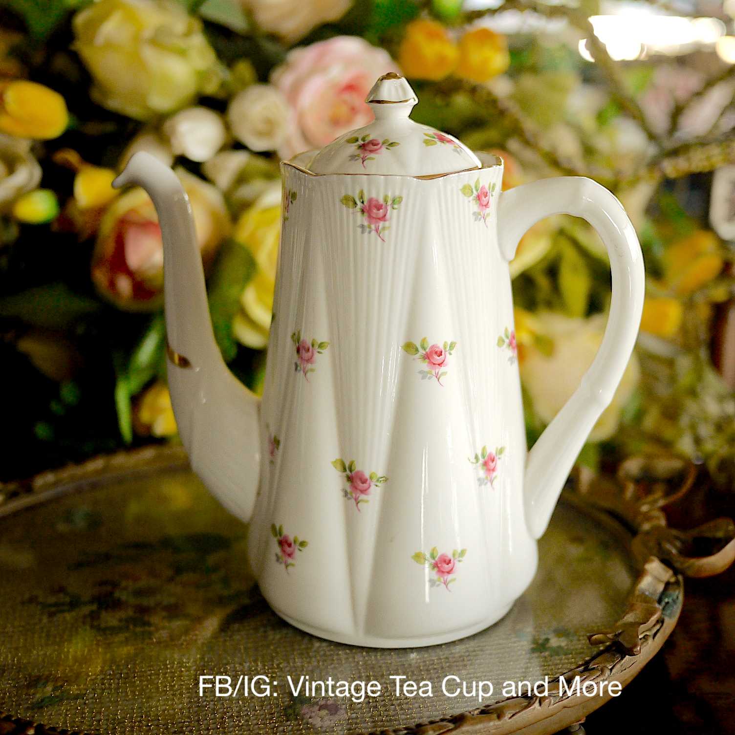 Shelly Rose Bud Teapot