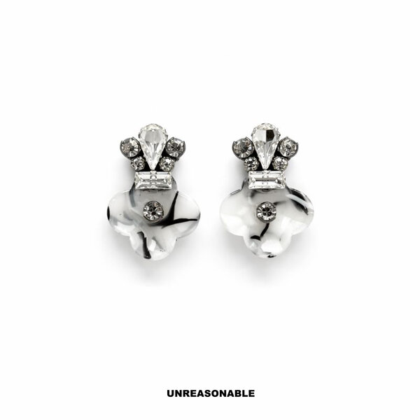 White Marble Clover Earrings สีขาว ต่างหูคลิป ต่างหูก้านเงินแท้ น้ำหนักเบา สวยใส่สบาย UA0610-01 U...