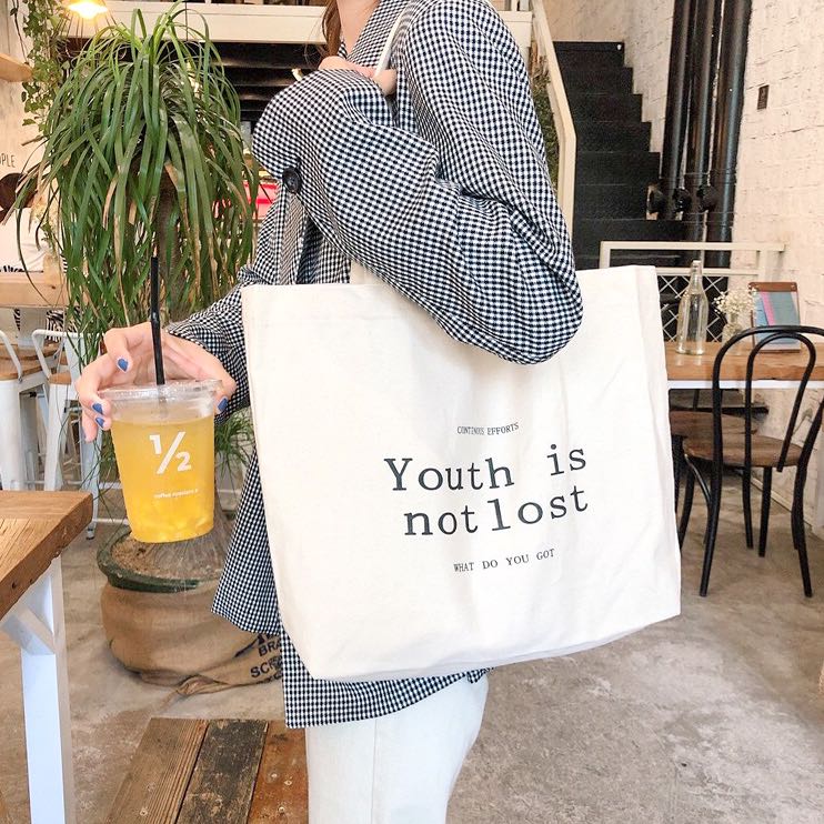 กระเป๋าผ้า Youth is not lost