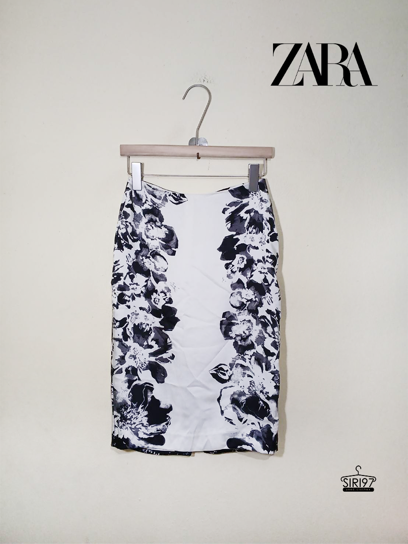 กระโปรงทรงเข้ารูป ZARA ลาย สีขาวดำ มีซิปด้านหลัง สภาพ80%