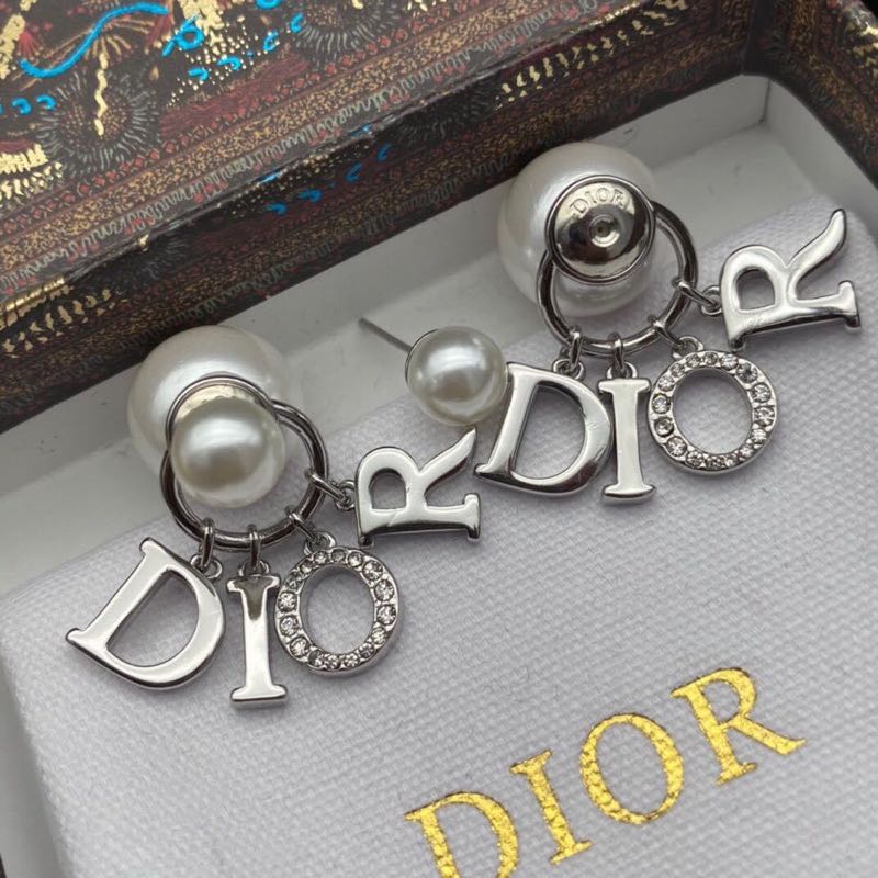 ต่างหู DIOR สีเงิน งานท้อป สวยมาก🔥