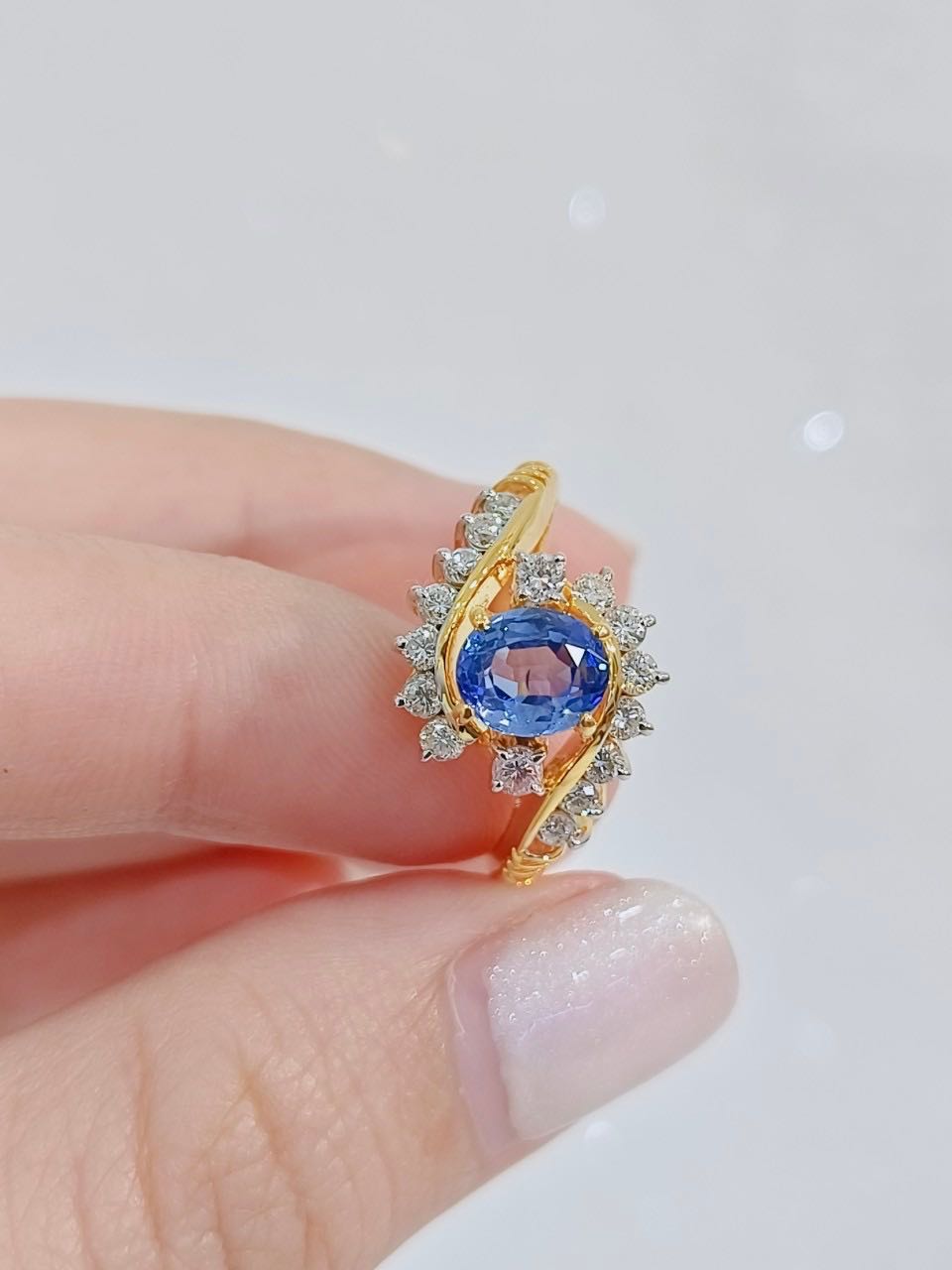 แหวนไพลินซีลอน 1.5 ct ประดับเพชรแท้