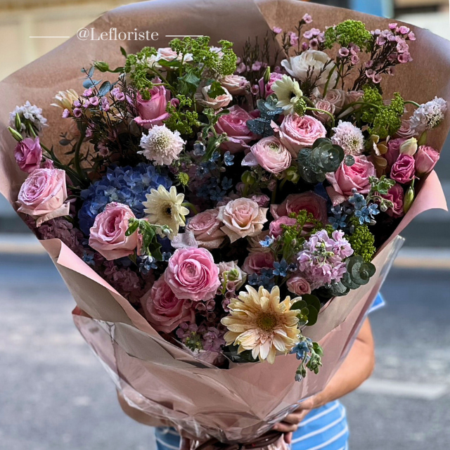 ช่อดอกไม้สด  Blooming Elegance 35