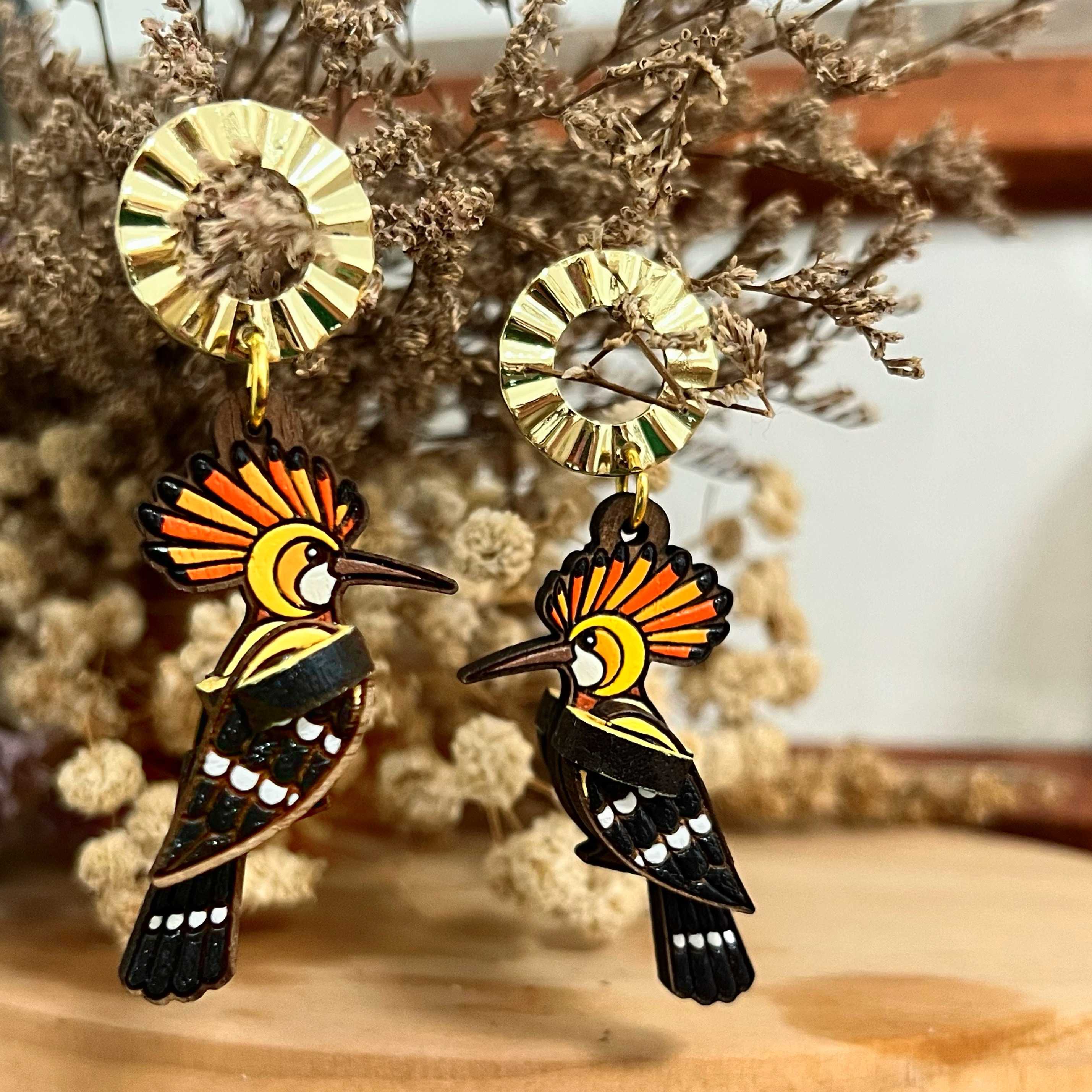 Wooden 3D dangle earring Hoopoe