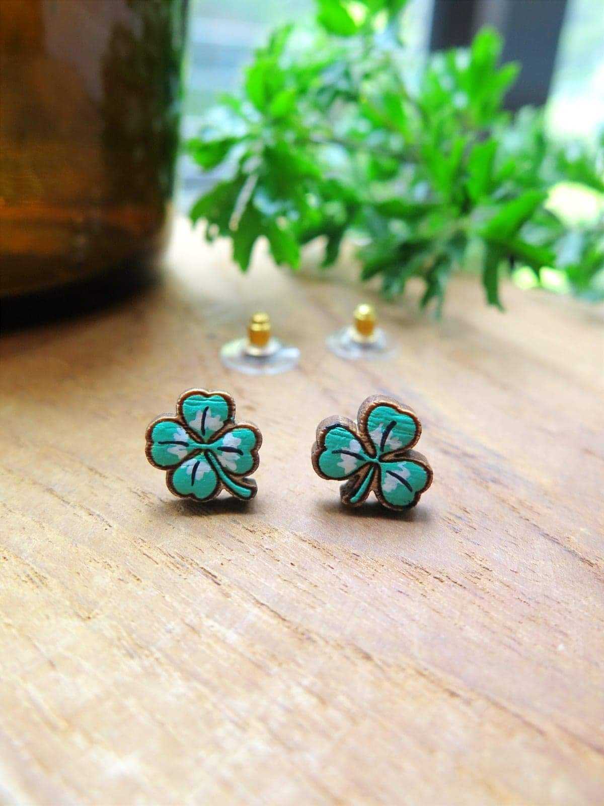 Wooden earring four leaf clover