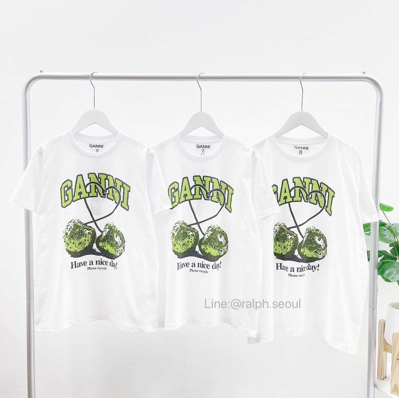 Ganni Cherry Relaxed T-shirt(GREEN)New!!!