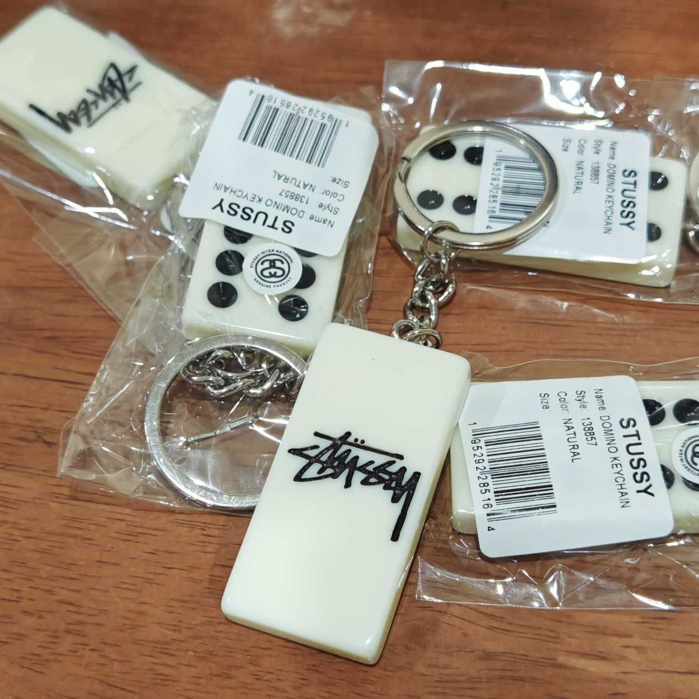 (สินค้าPREORDER15-20days)Stussy domino keychain