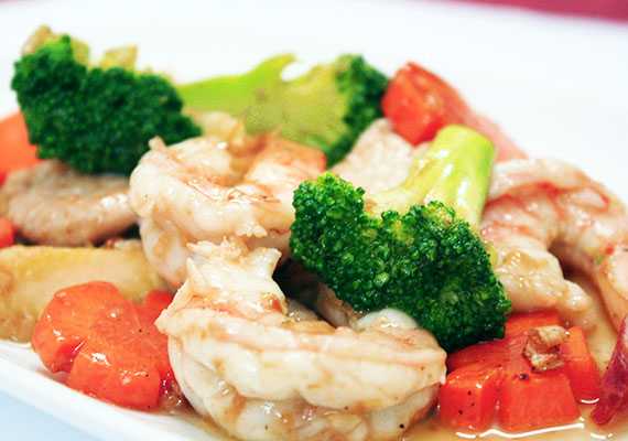 ผัดผักรวมมิตรกุ้ง