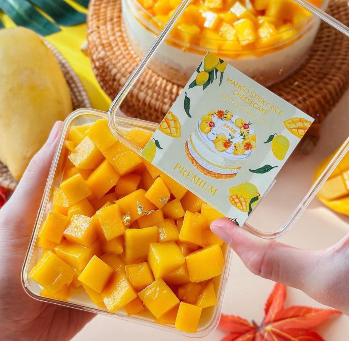 Mango sticky rice cheesecake (Pre-Order) ขนมยอดนิยม