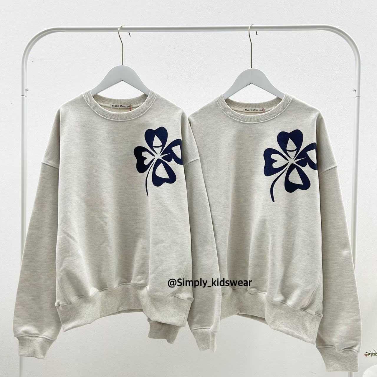 พร้อมส่ง  Mardi Clover Sweatshirt (Oatmeal/Navy)