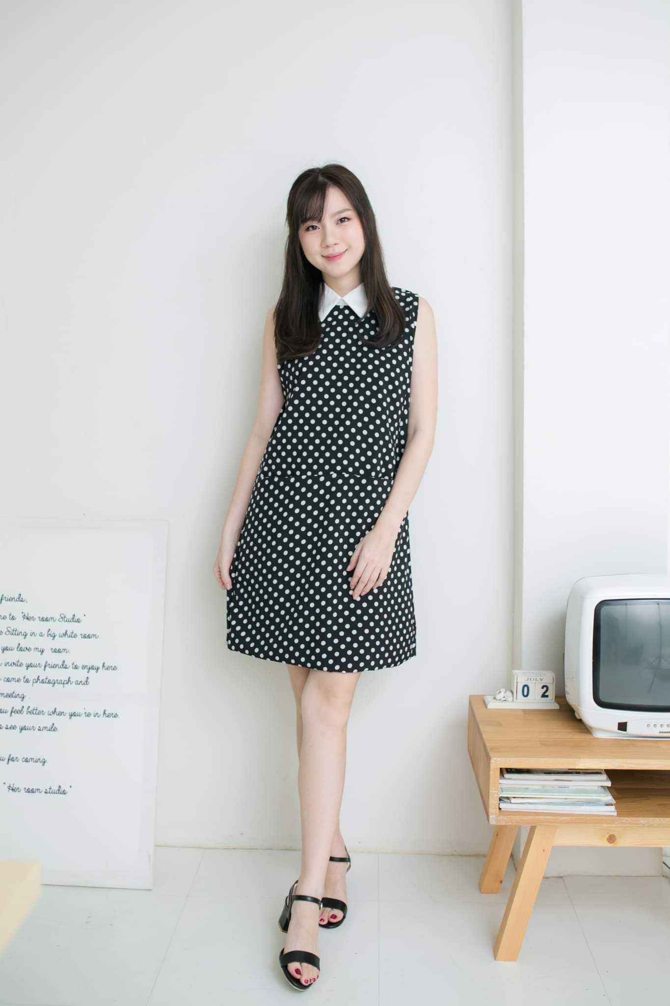 เดรสให้นม Black polka dot collar dress